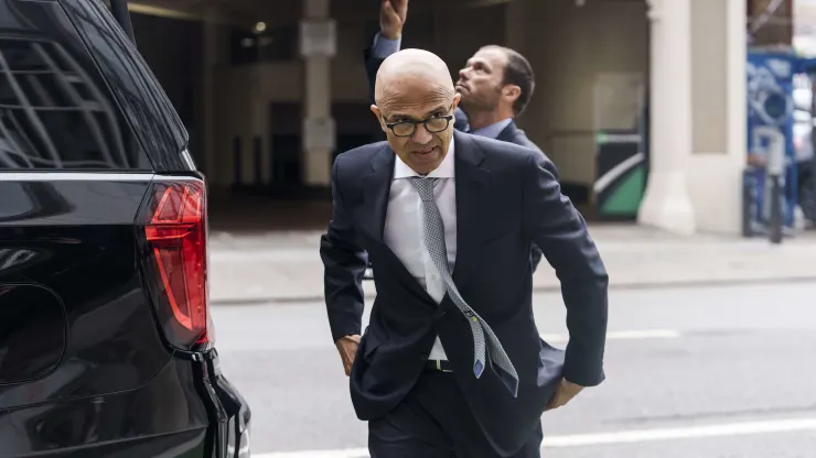 Giám đốc điều hành Microsoft Satya Nadella đến tòa án ở San Francisco, ngày 28 tháng 6 năm 2023. Nguồn: CNBC