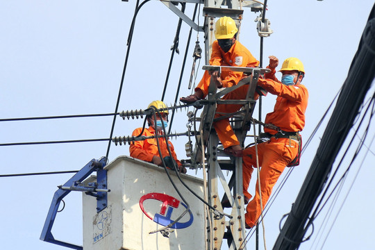 EVN mong khách hàng thông cảm về sự cố mất điện đột ngột ở miền Bắc. Nguồn: Vnbusiness