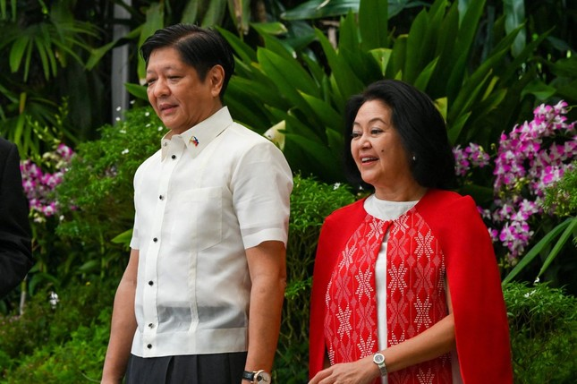 Tổng thống Philippines Ferdinand Marcos Jr cùng Phu nhân. (Ảnh: Reuters)